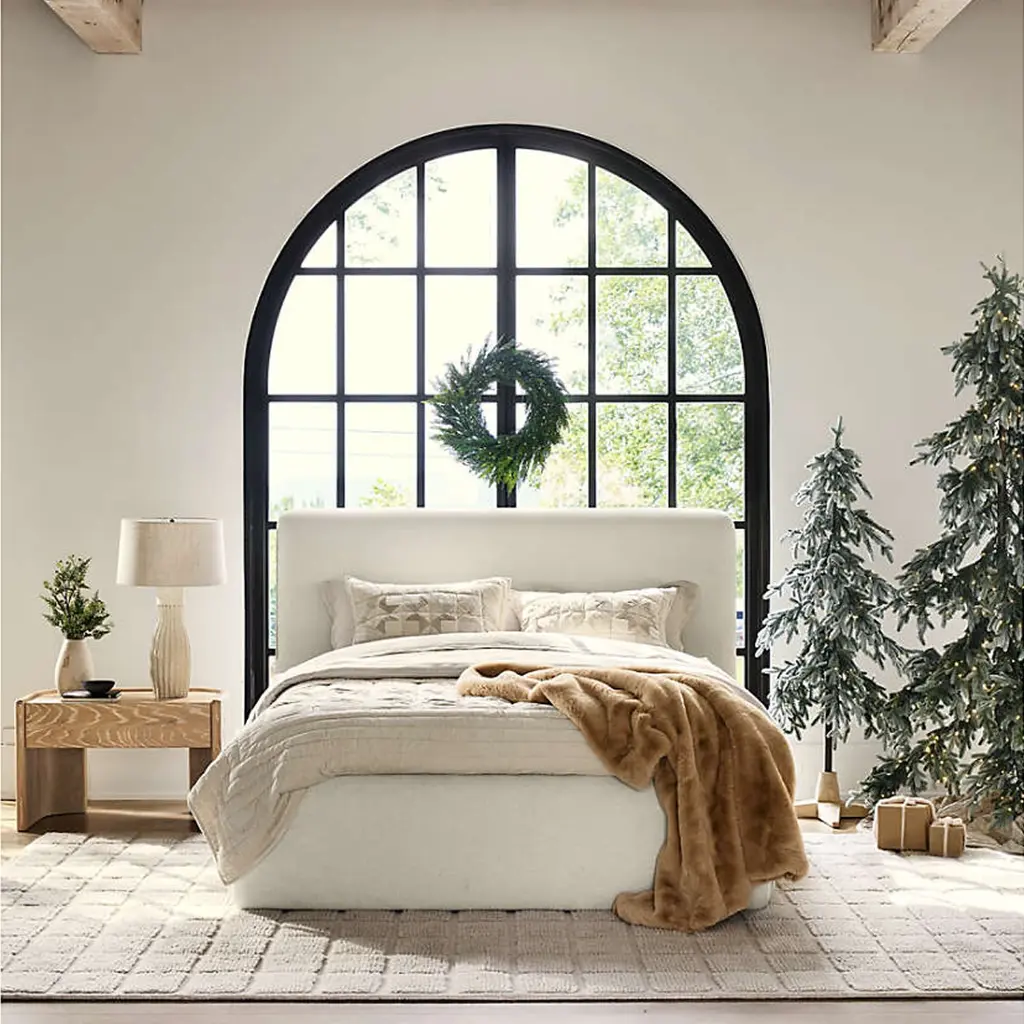 Anneli Upholstered King Bed (2).webp